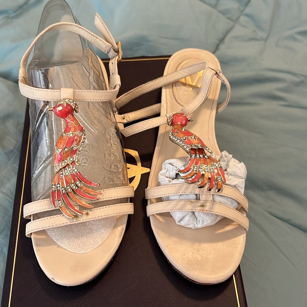 Vince Camuto Signat Sandals - Picture 10 of 10